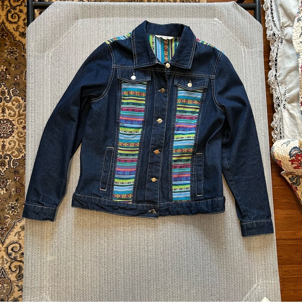 Tantrums Denim Jacket Small‎ Boho Embroidered Aztec Tribal Print Trim Jean